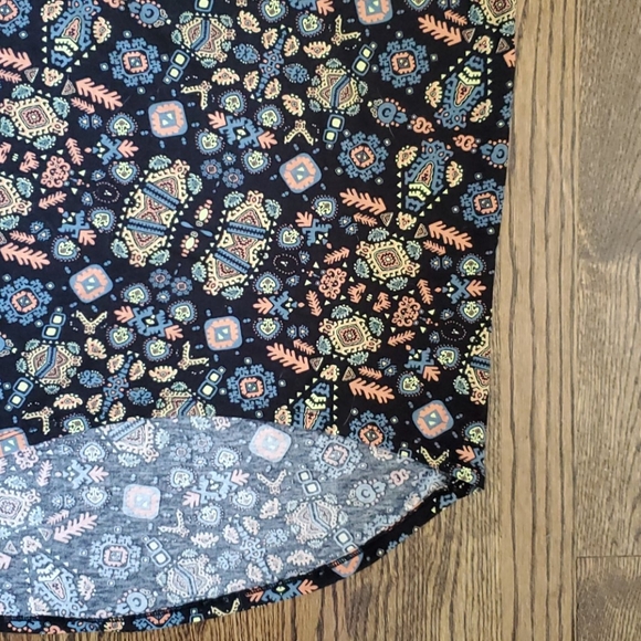 Lularoe Irma XS - Picture 2 of 3